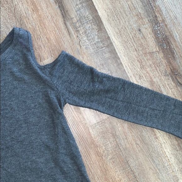 Cherish Cozy Gray Cold Shoulder Top L - Picture 3 of 6